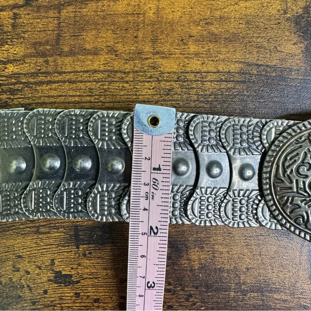 Western Style Concho Stretch Belt Gunmetal Black Oval Buckle Embossed Floral M - Picture 5 of 16